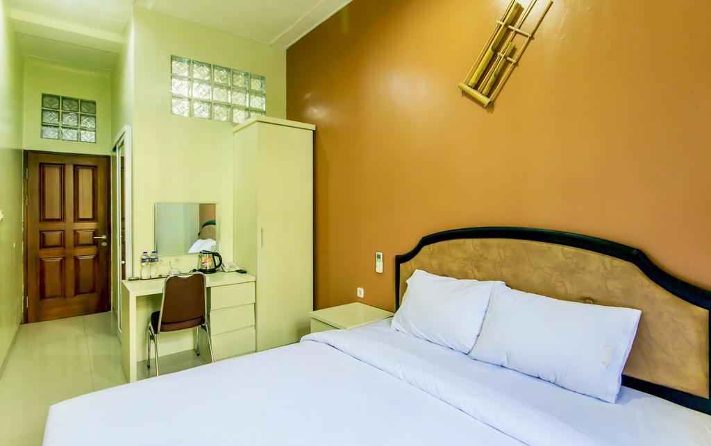 Asoka Inn Bandung Bagian luar foto
