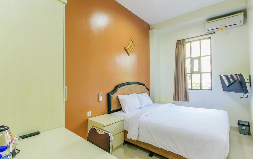 Asoka Inn Bandung Bagian luar foto