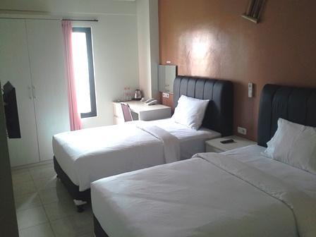 Asoka Inn Bandung Bagian luar foto