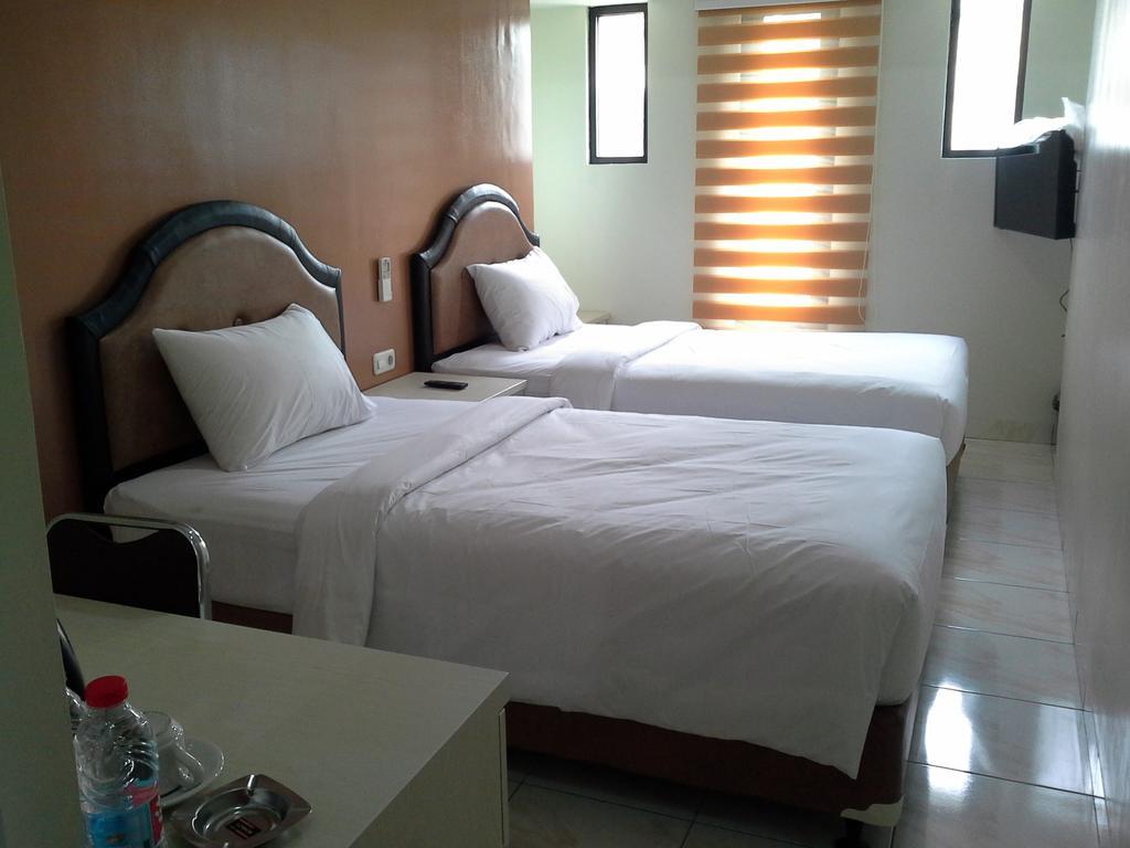 Asoka Inn Bandung Bagian luar foto