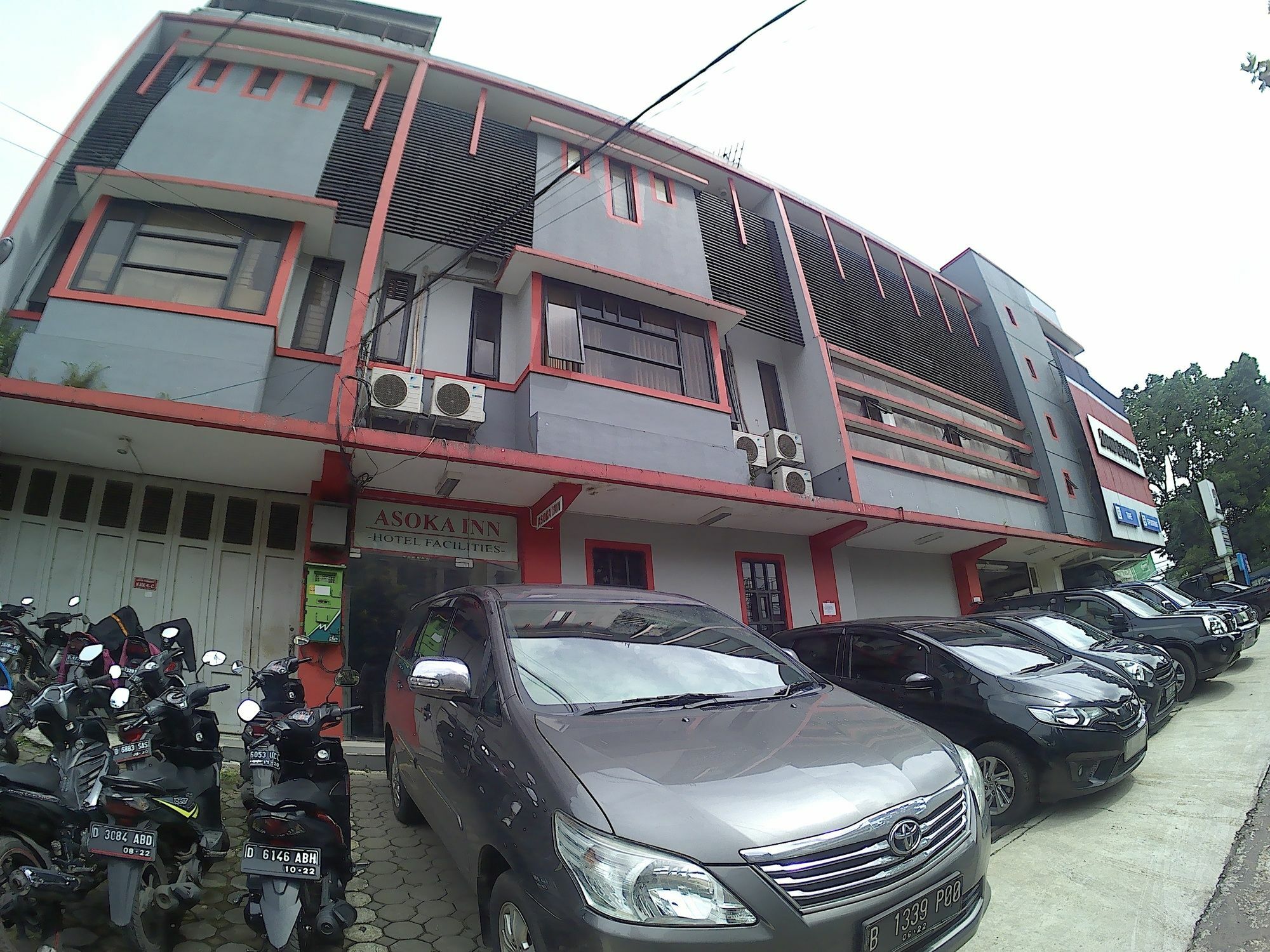 Asoka Inn Bandung Bagian luar foto