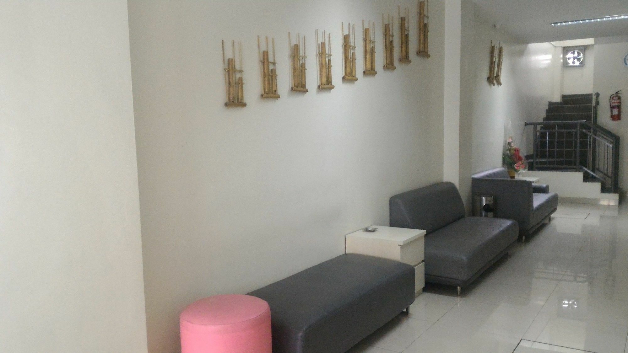 Asoka Inn Bandung Bagian luar foto