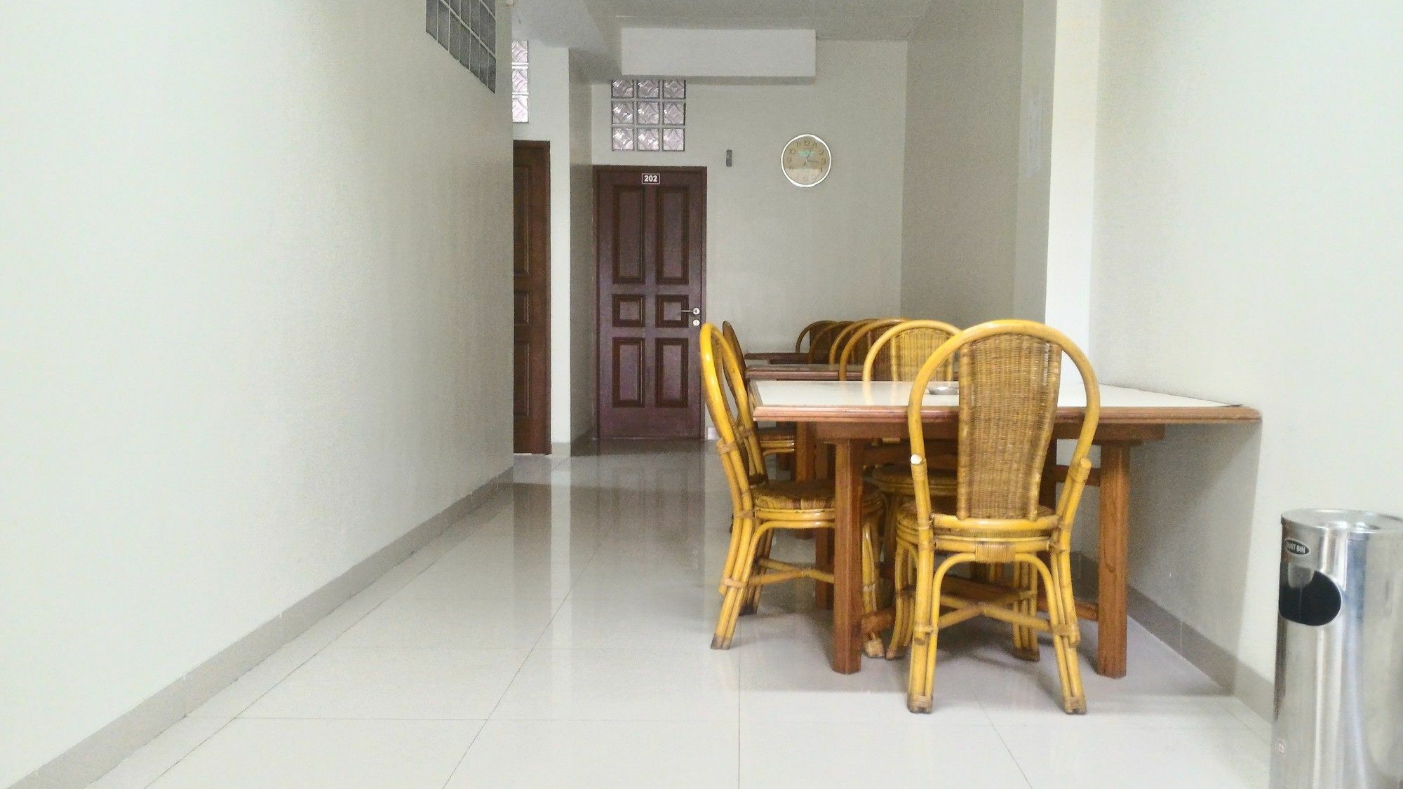 Asoka Inn Bandung Bagian luar foto