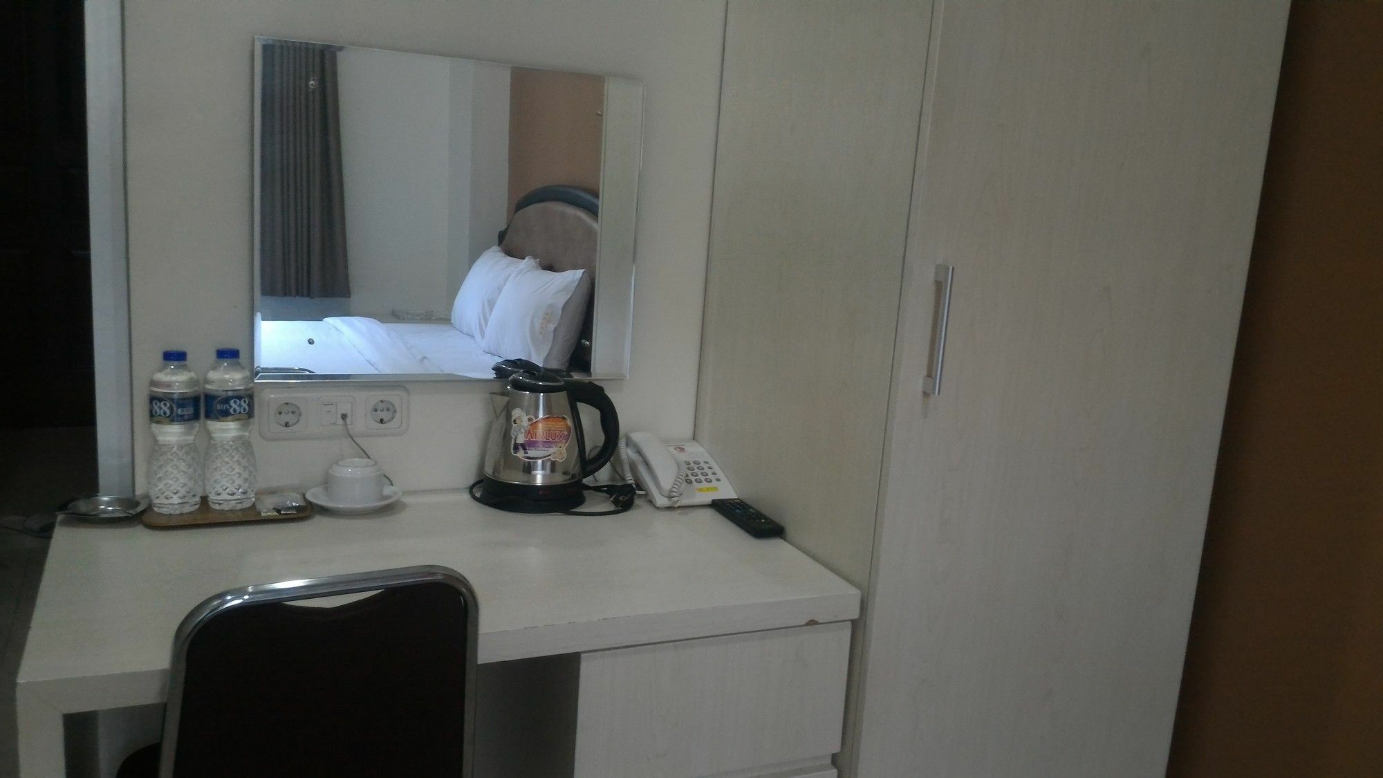 Asoka Inn Bandung Bagian luar foto
